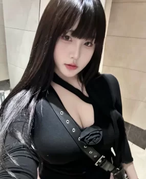 特大波性格白皙乳沟骚气十足