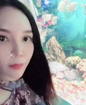 双桥地铁少妇