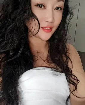 能喷水的小青