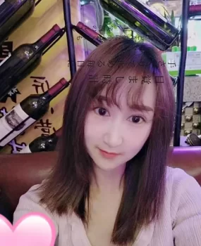 分享个00后的小姐姐