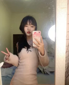 上海很哇塞的妹子   真正的上下粉嫩  真的忍不住舔了一下