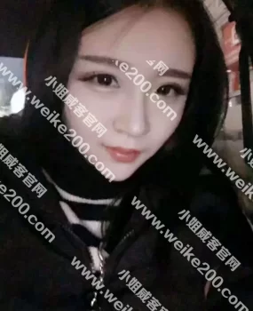 握住叶子mm妹妹的小腰，前后耸动，次次到底