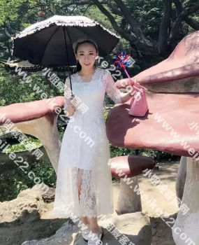 风骚主动美女露露给你不一样体验