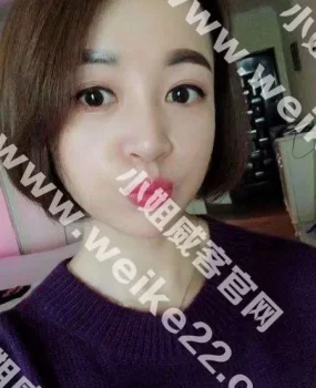 身材很棒、苗条匀称，腿纤细