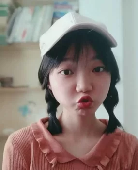 高颜值嫩女