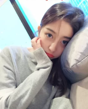 大奶子粉b很鲜嫩小姐姐