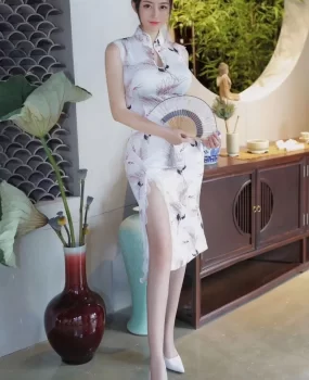 浙江宁波鄞州新茶到店，妹妹水多逼紧。制服丝袜随意更换。