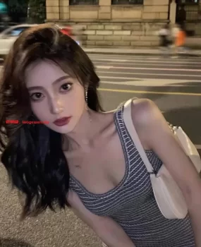 南昌黑丝大长腿，清纯学生妹兼职